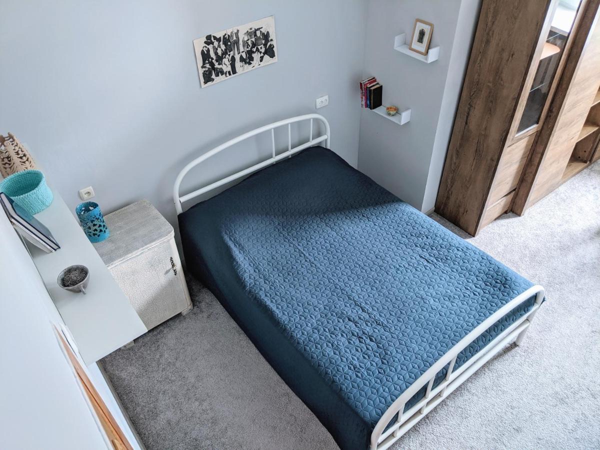 Entire 2-Bedroom Authentic Flat เคียฟ ภายนอก รูปภาพ