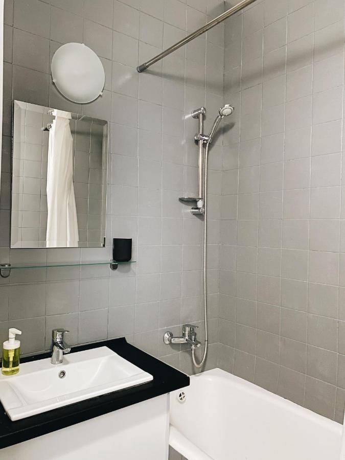 Entire 2-Bedroom Authentic Flat เคียฟ ภายนอก รูปภาพ